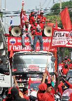 Pro-Thaksin protesters hold massive rally in Bangkok