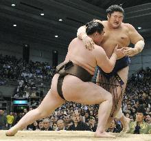 Asashoryu, Hakuho set for showdown at spring sumo