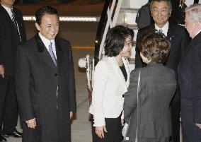 Aso arrives in London to attend G-20 summit