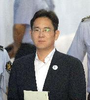 Samsung heir appeals 5-year prison term over bribery