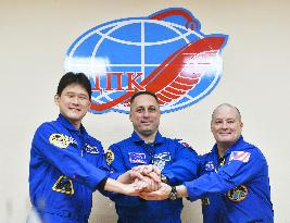 Astronauts meet press ahead of Soyuz rocket launch