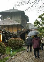 Quake-damaged Kairakuen garden fully opened