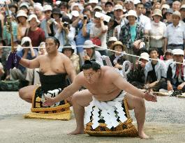 Hakuho performs ring ritual ahead of July sumo tourney