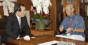 Defense chief meets Okinawa governor