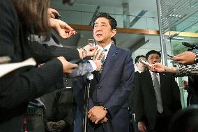 Abe leaves for G-7 summit