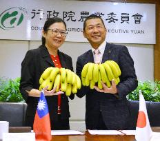 Taiwan, Japanese city sign banana deal to strengthen ties