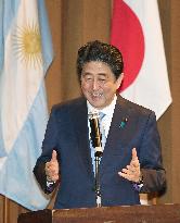 PM Abe at welcome party by Japanese descents in Buenos Aires