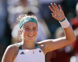Tennis: Unseeded Jelena Ostapenko reaches French Open final