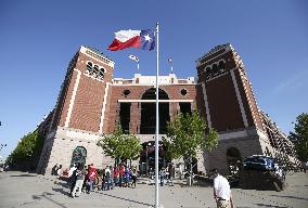 Baseball: Globe Life Park