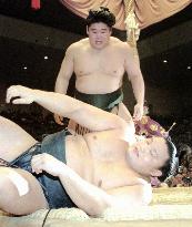 Sumo: 1st-ever playoff between brothers in 1995