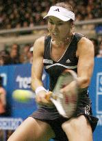 Hingis upends Sharapova to make final at Toray Open