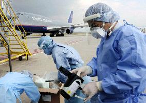 Officials, public gear up for possible swine flu in Japan