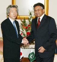 (2)Koizumi meets with Musharraf