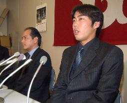 Yomiuri's Uehara re-signs for 300 mil. yen