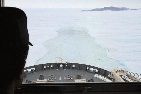 Shirase reaches Showa Base in Antarctic