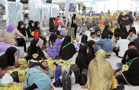 Protests force Bangkok int'l airport closure, grenades injure 8