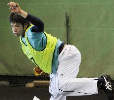 Rookie pitcher Kikuchi starts pitching practice