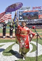 Japanese opera singer Tamura appears at MLB exhibition game