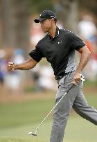 Woods moves up leaderboard at Masters