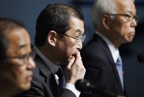 Takata chief apologizes in 1st appearance since massive recalls