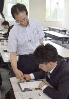 Ex-Miyagi police forensic artist teaches at Aomori police