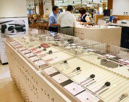 Famed brush maker opens shop at Hiroshima Station, eyes souvenir sales