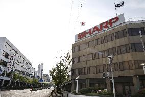 Sharp in talks to sell HQ building to Nitori