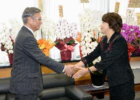 Okinawa Gov. meets with minister in charge of Okinawa issues