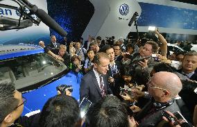 Volkswagen exec apologizes for emissions scandal