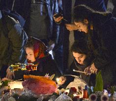 People mourn terror victims in Paris