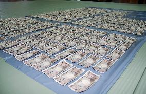 Tokyo police retrieve 268 10,000 yen bills floating on river