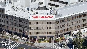 Hon Hai seeking to cut Sharp takeover price: sources