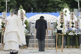 Japan emperor visits imperial cemetery