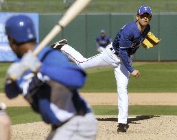 Rangers' Tateyama at spring training