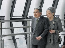 Emperor, empress visit Tokyo Sky Tree