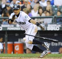 (CORRECTED) Ichiro 3-for-4 as Mariners beat Rangers