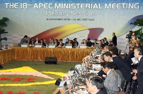 APEC ministers begin 2nd day talks with focus on piracy, investm