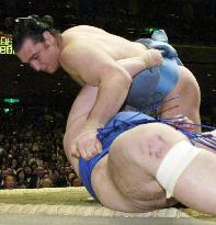 Kotooshu beats Iwakiyama at New Year sumo