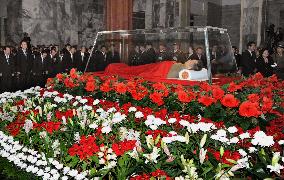 Kim Jong Il's body lies in state