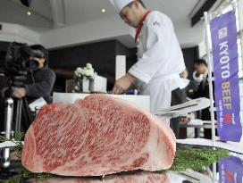 Ceremony held to start exports of Kyoto beef to Singapore