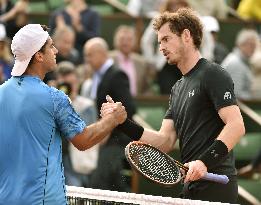 Murray advances to French Open 2nd round