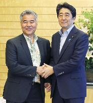 PM Abe meets with Hawaii Gov. Ige