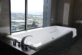Suite bathroom at new Tokyu hotel commands theme park USJ