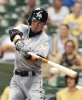 Ichiro singles against Brewers