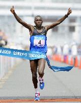 Kenya's Kipsang wins men's race of Tokyo Marathon