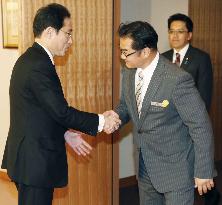 Kishida tells Ginowan mayor gov-t to proceed with Futenma relocation plan