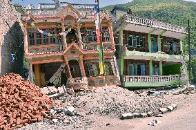 Powerful new quake rocks Nepal