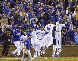 Royals walk off in 14th in World Series opener