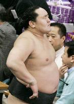 Asashoryu suffers 2nd straight defeat at spring sumo