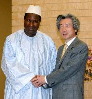 Koizumi meets with African Union's Konare